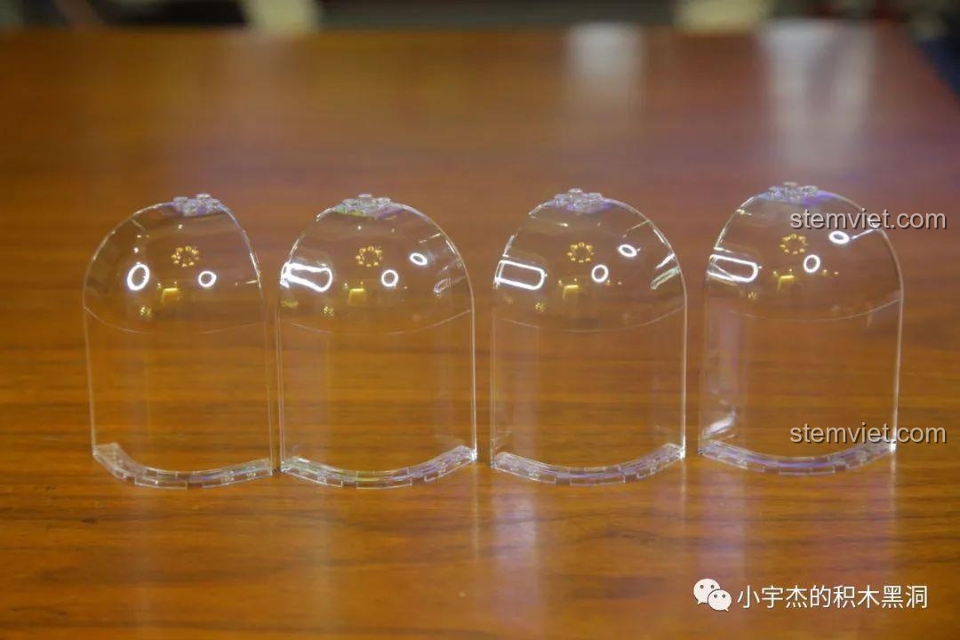 Các tấm chắn trong suốt được đóng gói riêng để tránh trầy xước.