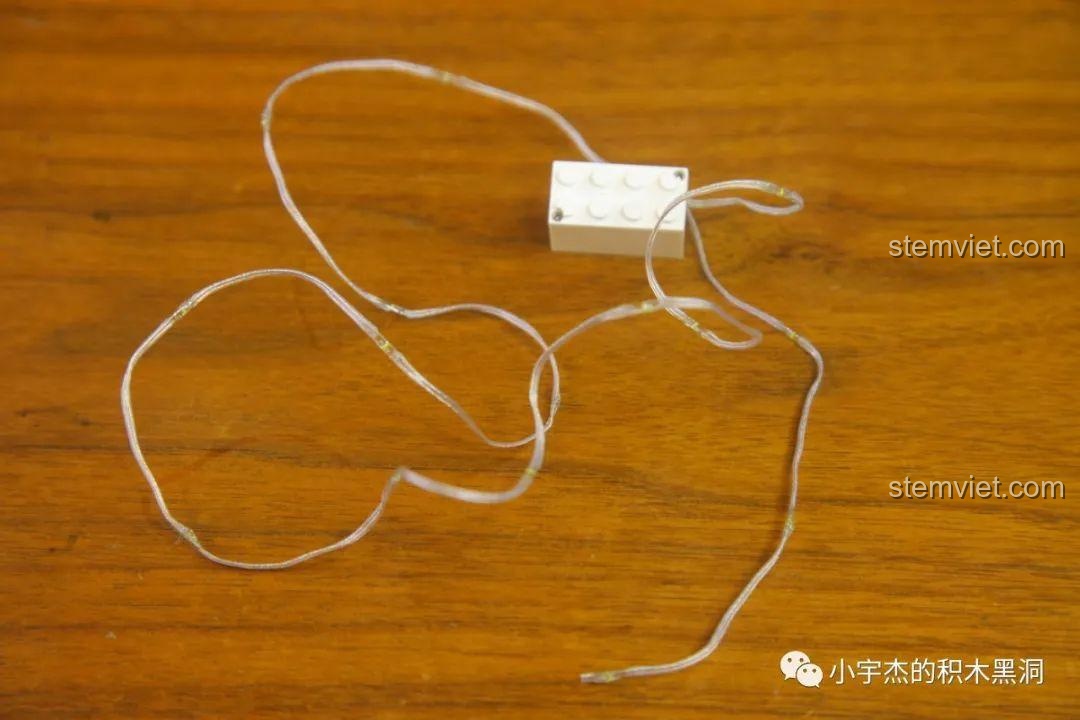 Bộ đèn LED đi kèm trong bộ lắp ráp Sembo 601162.