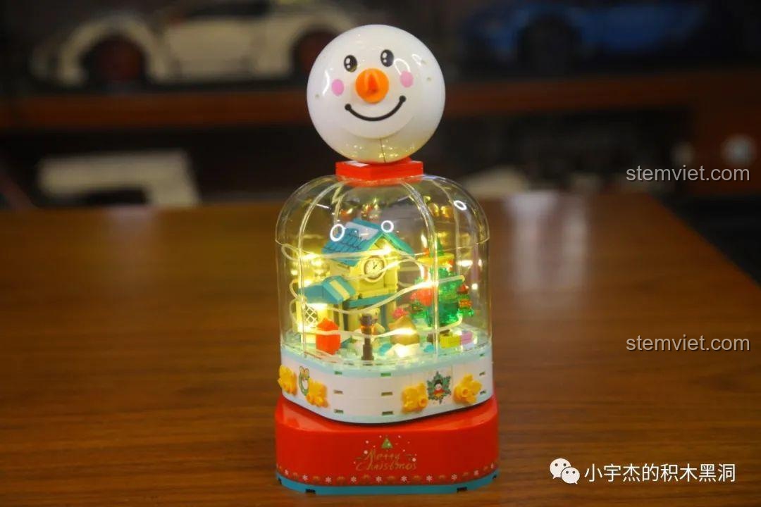 Mô hình hộp nhạc Sembo 601162 sau khi lắp vỏ trong suốt, trông sang trọng hơn.