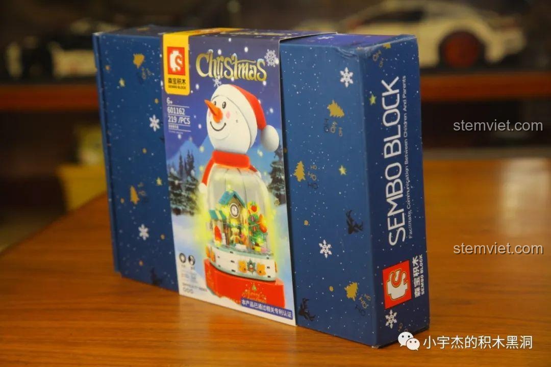 Thiết kế hộp quà tặng sang trọng của bộ đồ chơi Sembo 601162, lý tưởng cho dịp lễ.