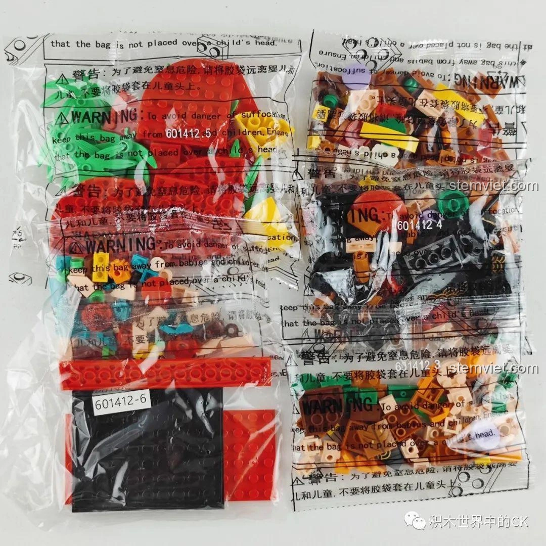 Các túi mảnh ghép của bộ lắp ráp SEMBO 601412 Xiên Que Nướng, được phân loại rõ ràng theo số thứ tự.