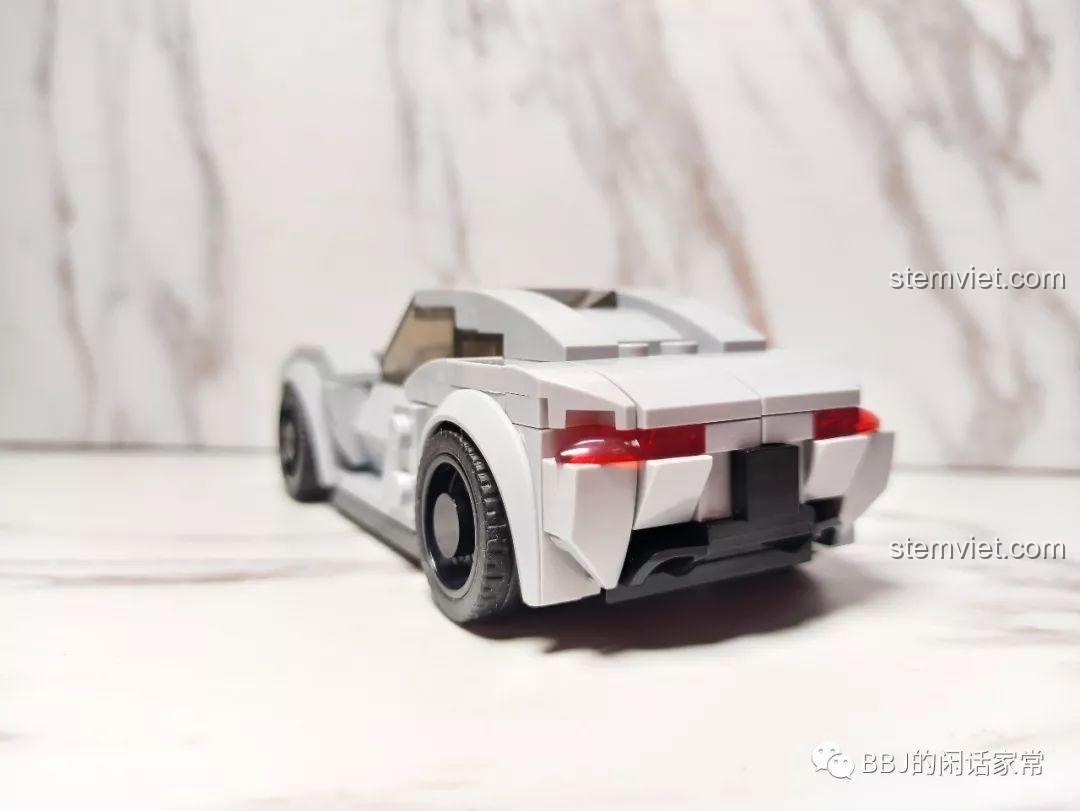 Ảnh chụp cận cảnh góc sau của bộ xếp hình 607027.