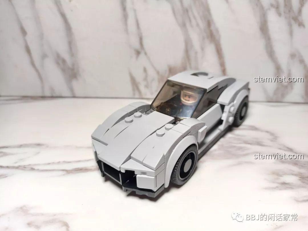 Một góc nhìn khác về toàn cảnh mô hình Xe đua Rezvani Beast Alpha.