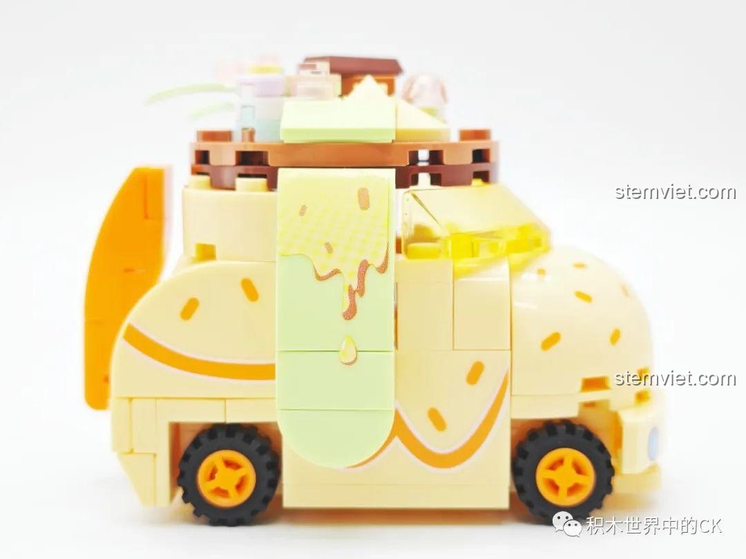 Góc nhìn bên hông của mô hình xe mousse pudding Sembo 615002, nổi bật các họa tiết trang trí.