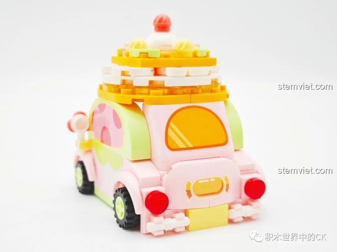 Cận cảnh chi tiết phía sau của mô hình xe matcha donut Sembo 615003, với các mảnh ghép tạo hình trái tim.