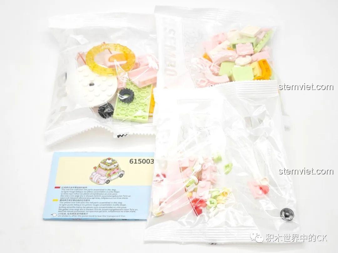 Các mảnh ghép và hướng dẫn lắp ráp của bộ đồ chơi Sembo 615003 Xe Matcha Donut, sẵn sàng cho quá trình lắp ráp.