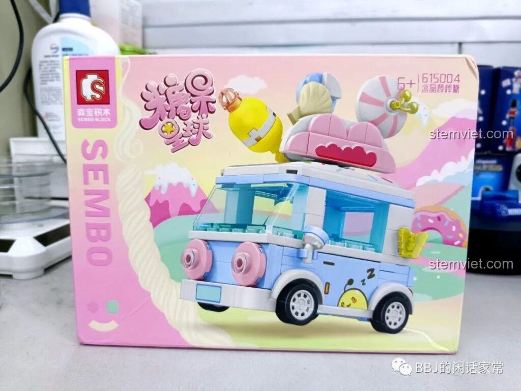 Hộp đồ chơi lắp ráp SEMBO 615004 Xe Kem Que Băng Tinh màu hồng pastel, hình xe kem dễ thương, phù hợp bé gái 6 tuổi.
