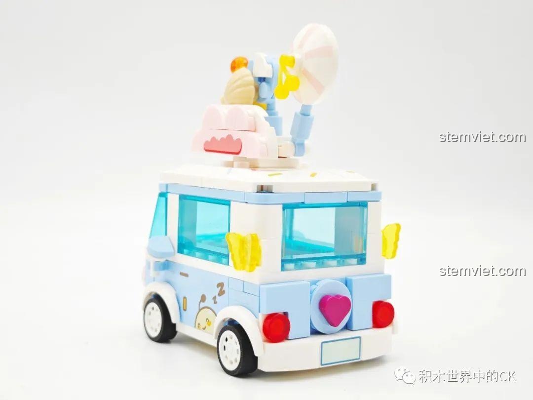 Góc nhìn bên hông của mô hình xe kẹo mút băng tinh Sembo 615004, nổi bật các họa tiết trang trí.