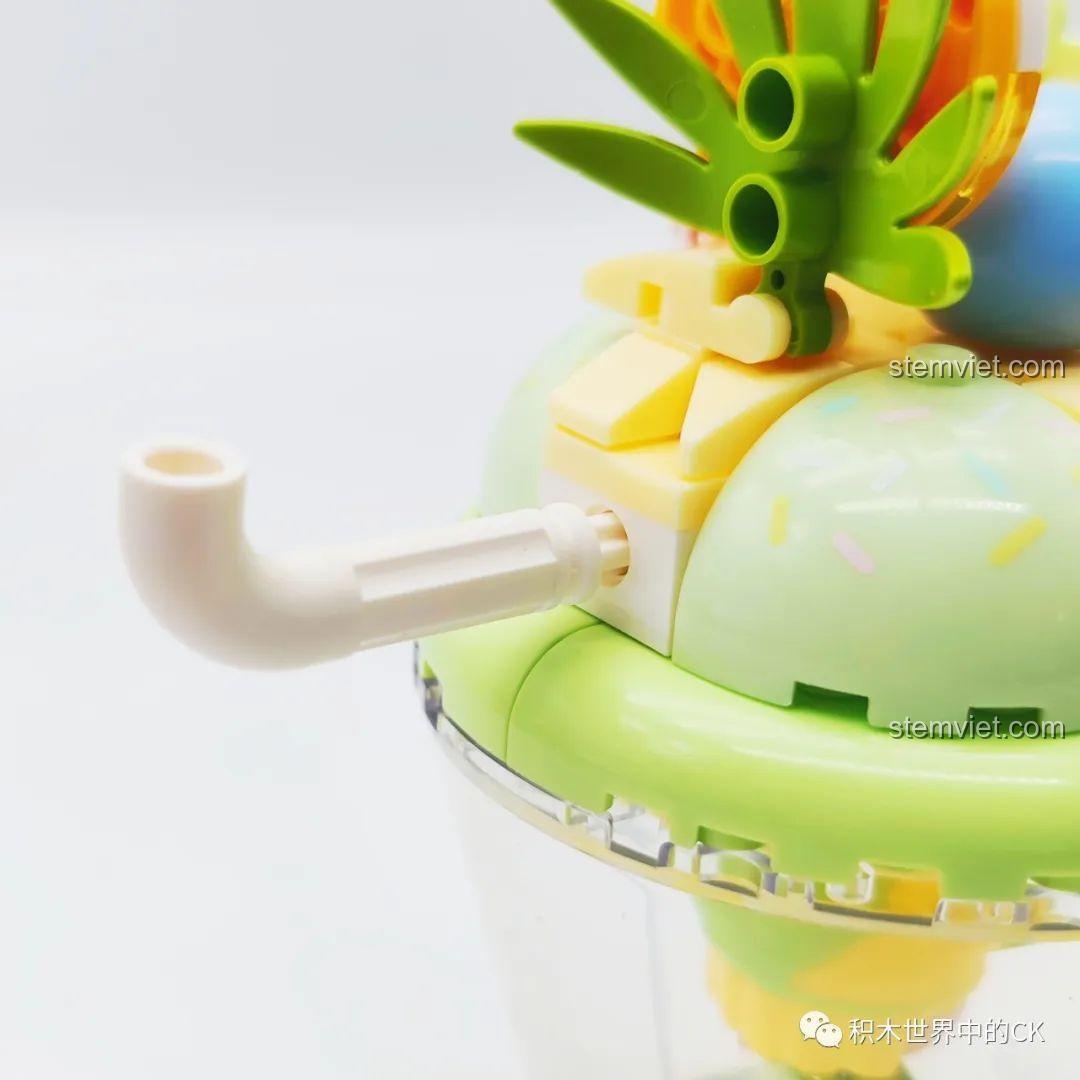 Ảnh các túi mảnh ghép và sách hướng dẫn của bộ lắp ráp SEMBO 615014 Cốc Kem Đại Dương Mộng Mơ. Đồ chơi xếp hình cho bé gái.