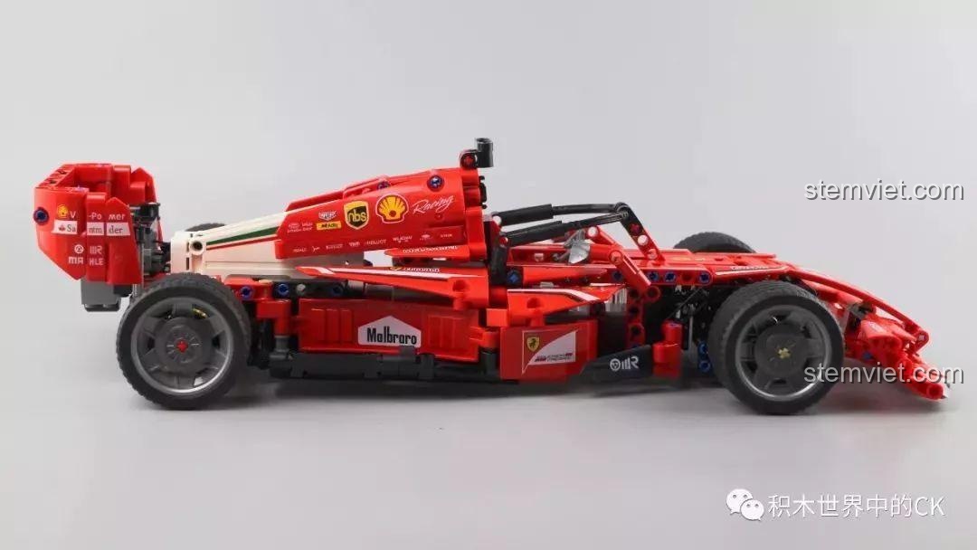 Ảnh review xe đua F1 Sembo 701000 hoàn chỉnh từ góc nhìn sau trực diện.