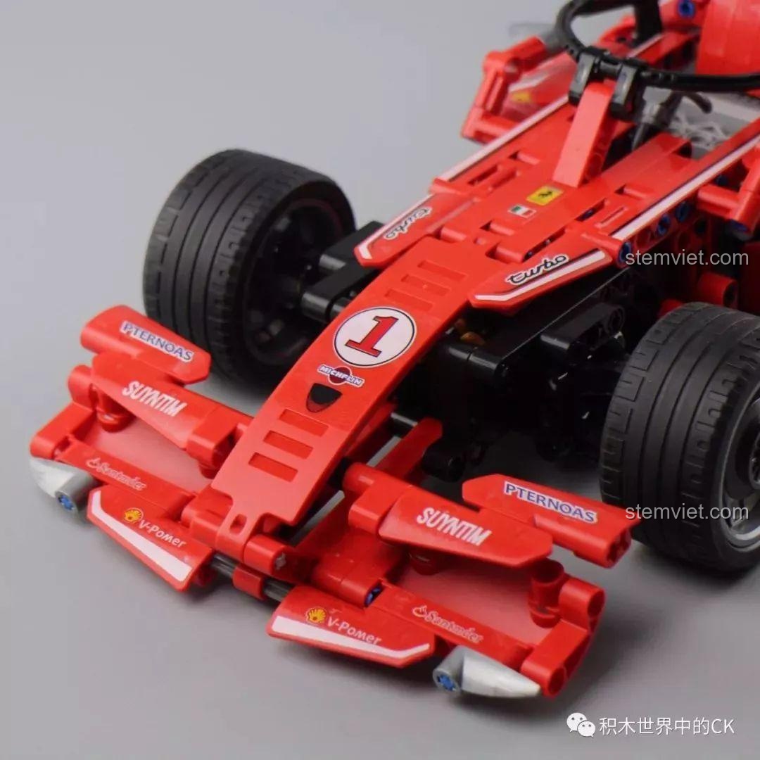 Ảnh review xe đua F1 Sembo 701000 hoàn chỉnh từ góc nhìn từ dưới lên.