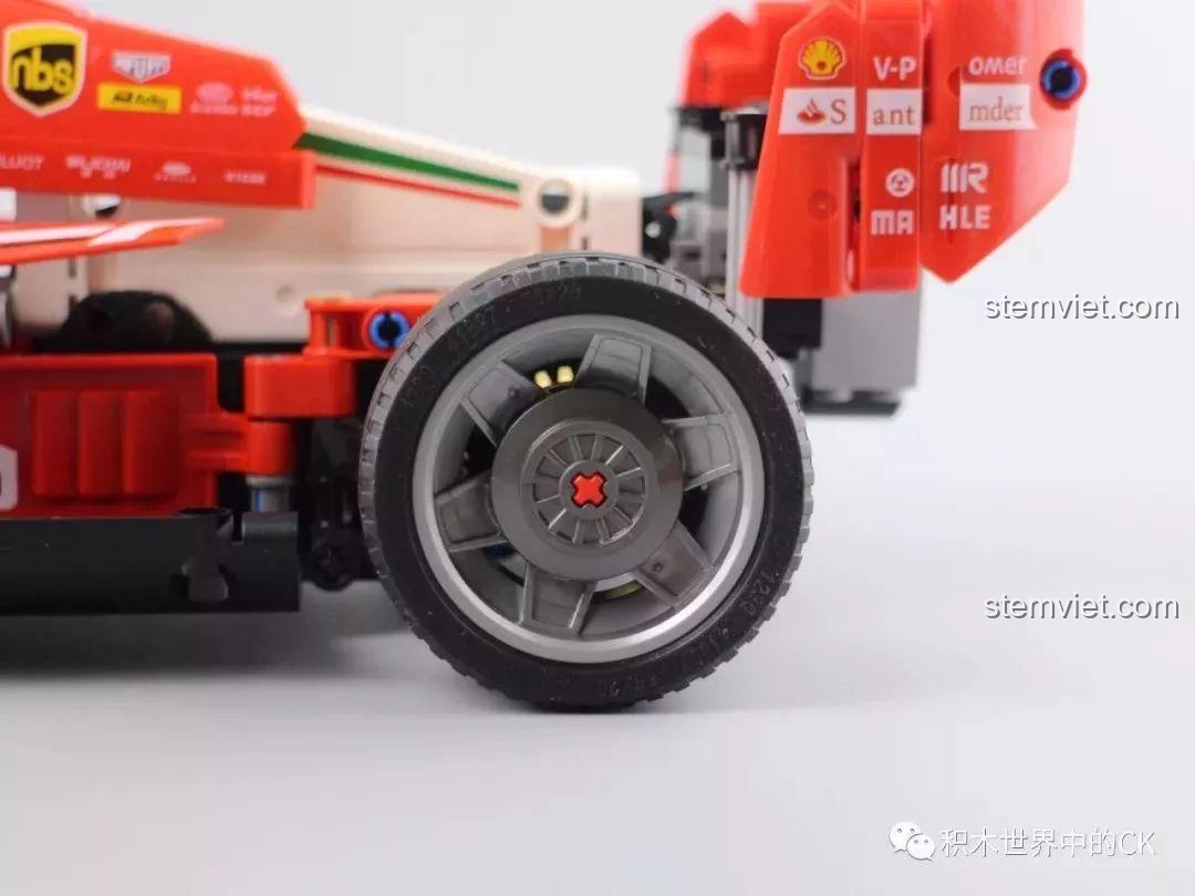 Ảnh review chi tiết các decal nhà tài trợ trên thân xe Sembo 701000.