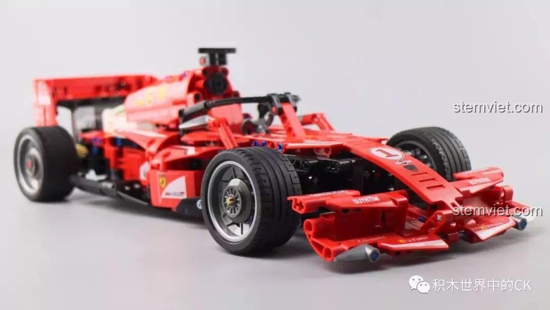 Ảnh review xe đua F1 Sembo 701000 hoàn chỉnh từ góc nhìn bên hông khác.