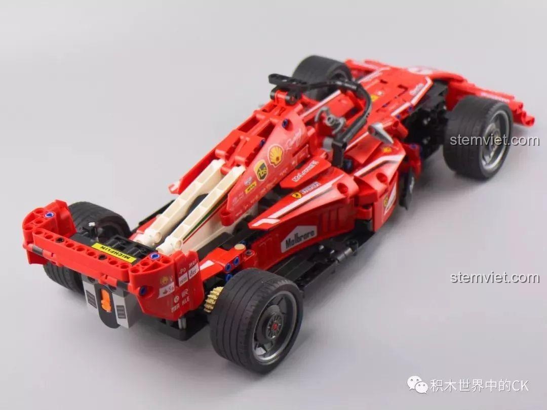 Ảnh review xe đua F1 Sembo 701000 hoàn chỉnh từ góc nhìn sau.