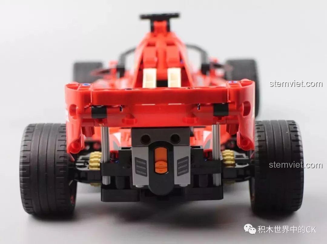 Ảnh review xe đua F1 Sembo 701000 hoàn chỉnh từ góc nhìn bên hông.