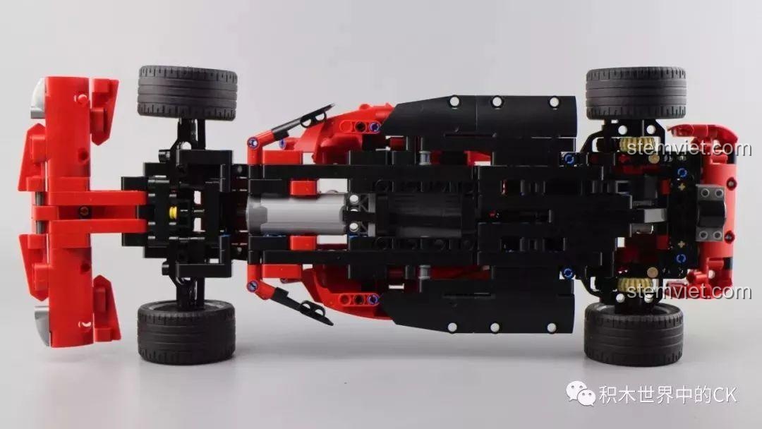 Ảnh review chi tiết cánh gió sau của mô hình Sembo 701000.