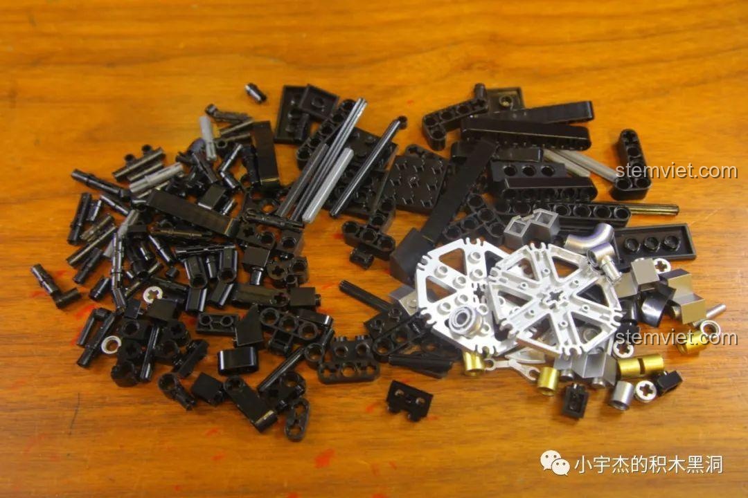 Tất cả mảnh ghép từ túi số 2 của bộ lắp ráp SEMBO 701812, bao gồm các chi tiết Technic và trang trí màu sắc.