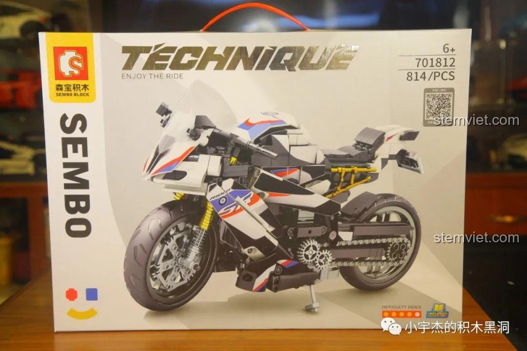 Hộp sản phẩm bộ lắp ráp Mô tô BMW S1000TT SEMBO 701812, hiển thị hình ảnh mô hình hoàn chỉnh và thông tin cơ bản.