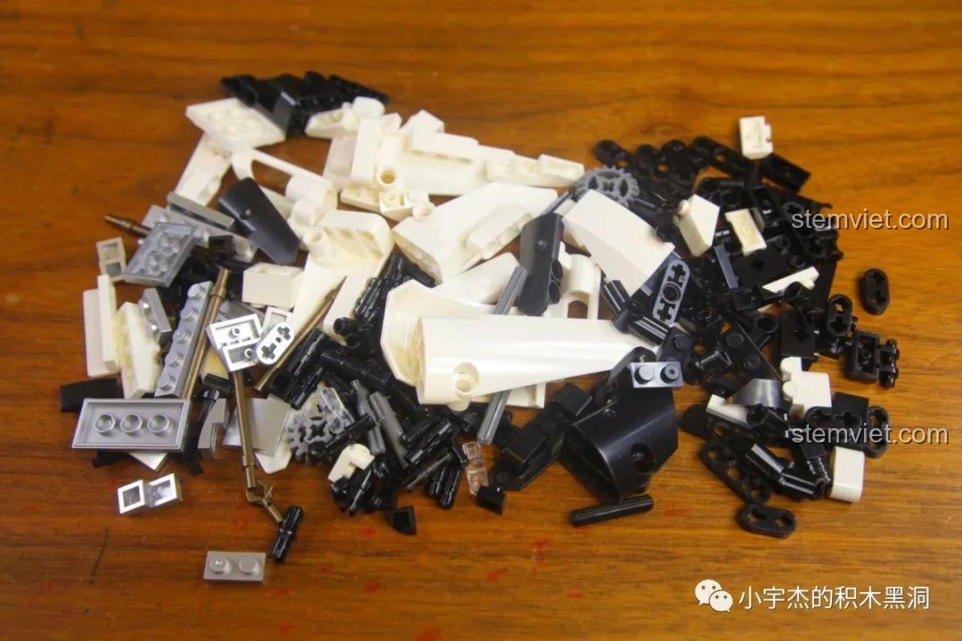 Mô hình hoàn chỉnh của bộ lắp ráp SEMBO 701812 Mô tô BMW S1000TT, thể hiện độ chính xác và vẻ đẹp của thiết kế.