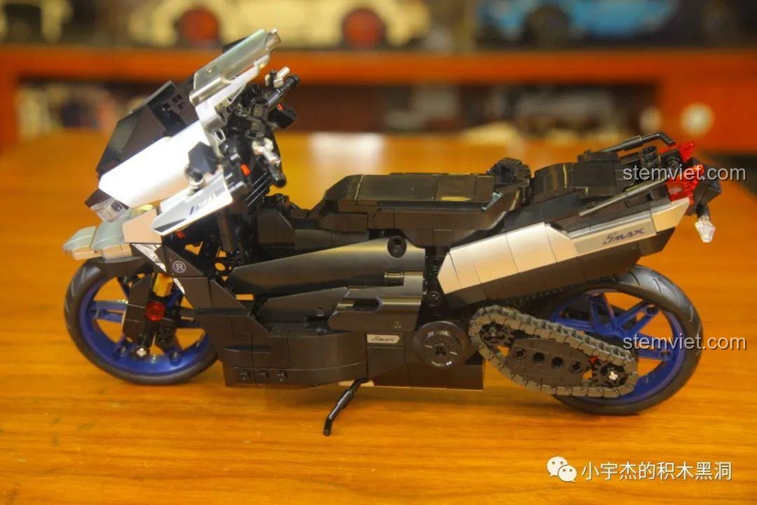 Mô hình mô tô Kawasaki lắp ráp, một ví dụ về các bộ đồ chơi lắp ráp xe khác có thể so sánh với SEMBO 701812.