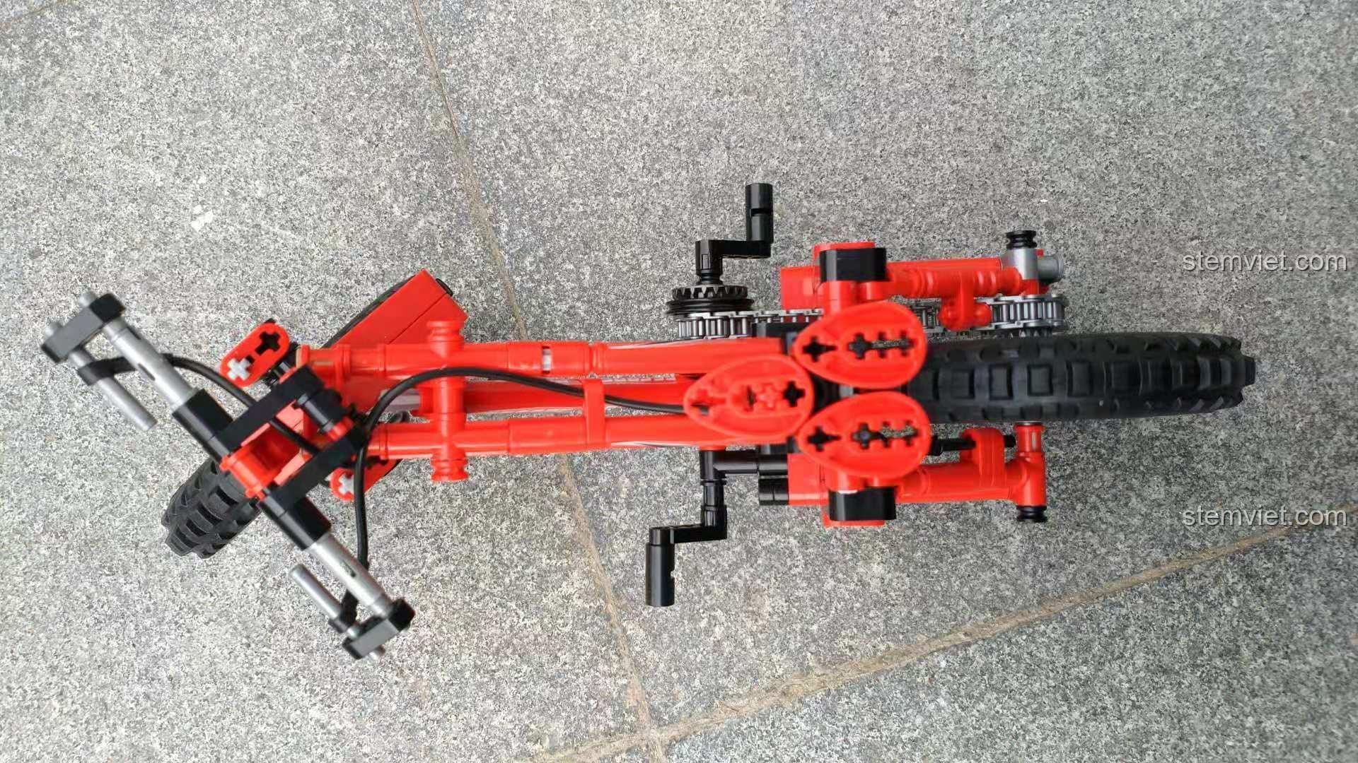 Ảnh chụp từ trên xuống của mô hình xe đạp leo núi Sembo 703302, thiết kế tinh xảo.