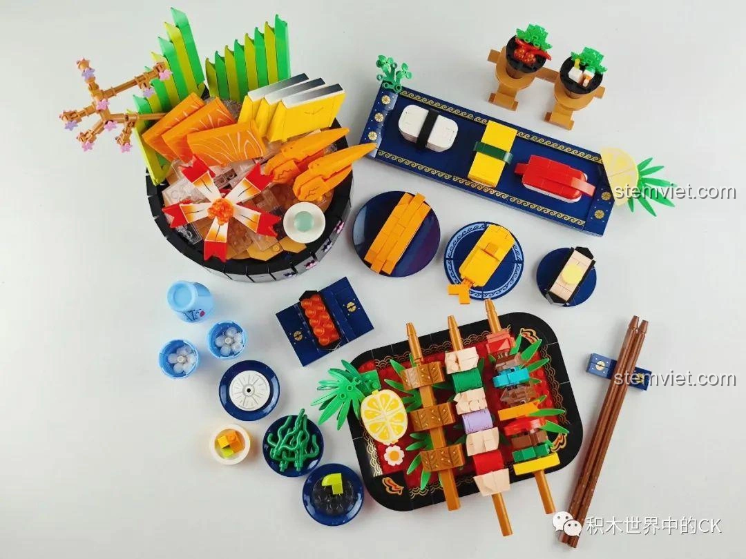 Góc nhìn từ trên cao của ba bộ lắp ráp SEMBO Ẩm thực Nhật Bản 601412, 601414, 601415 khi được kết hợp.