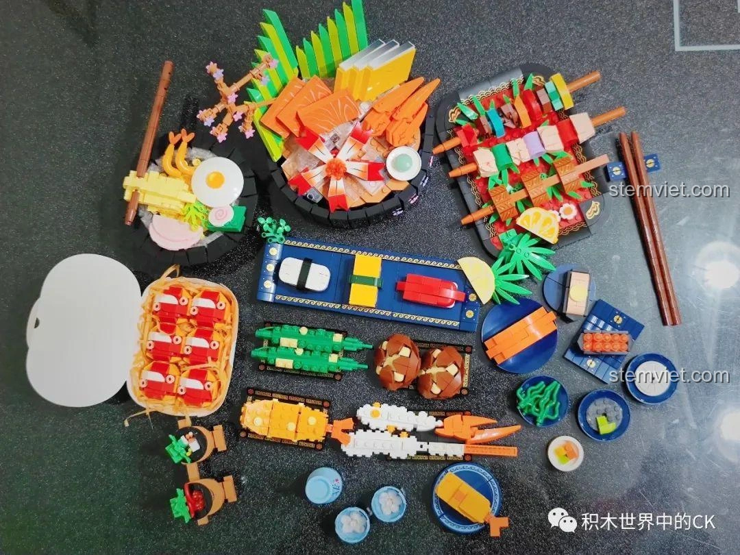 Góc nhìn từ trên cao của đại tiệc lắp ráp SEMBO Ẩm thực Nhật Bản, thể hiện sự phong phú và đa dạng của các món ăn.