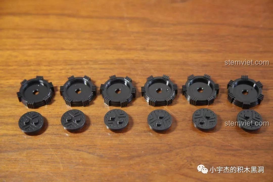 Các đế đứng mới cho minifigures trong bộ Sembo Block 107008 Xe Tải Vận Chuyển CN373.