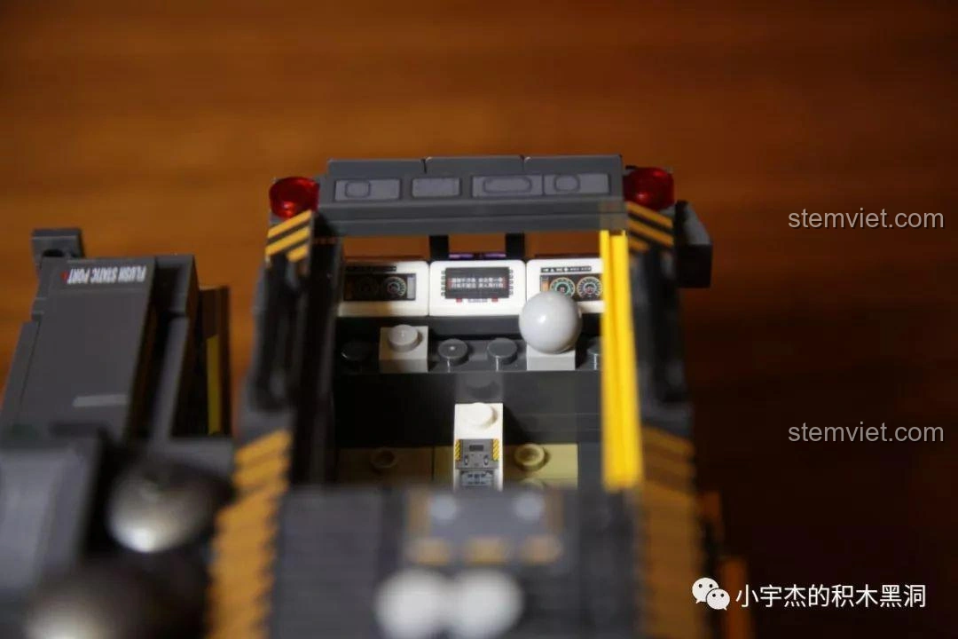 Trang hướng dẫn lắp ráp bị in lỗi ở bước 3 của bộ Sembo Block 107008 Xe Tải Vận Chuyển CN373.