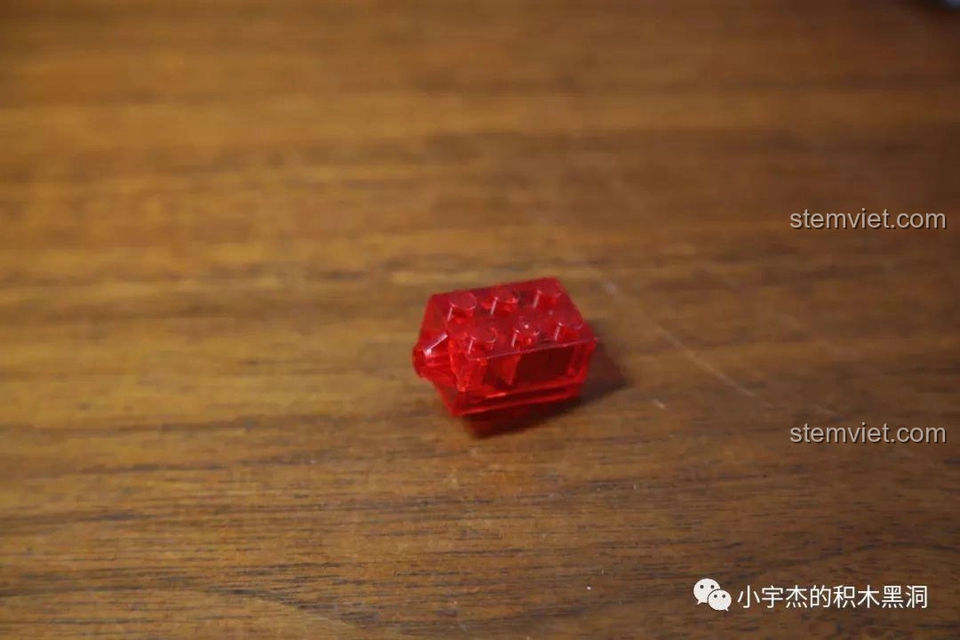 Khối phát sáng Hỏa Thạch màu đỏ trong bộ Sembo Block 107008 Xe Tải Vận Chuyển CN373.