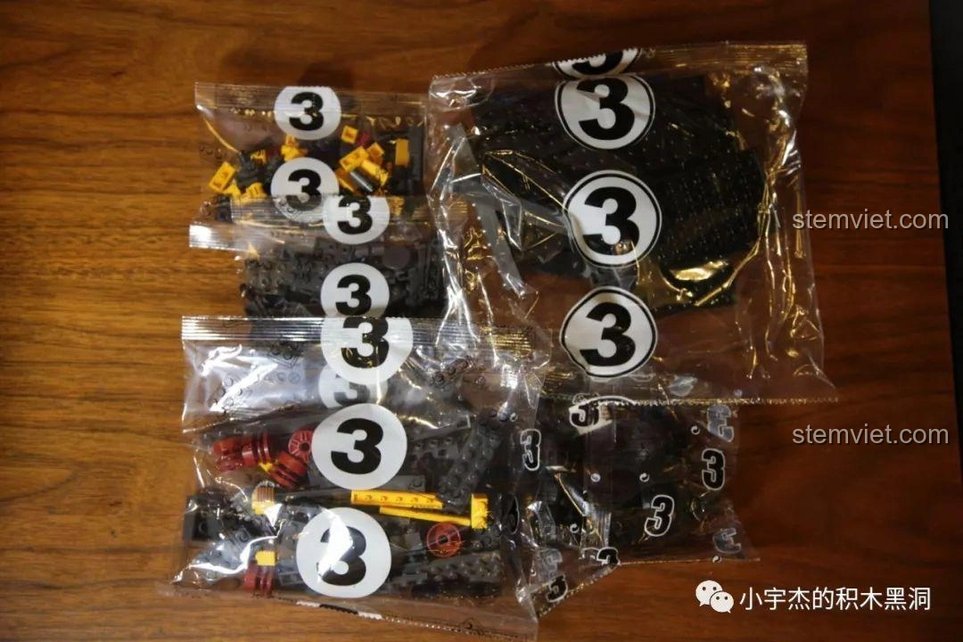 Khung gầm xe tải CN373 đã hoàn thiện với các chi tiết màu vàng từ bộ Sembo Block 107008.