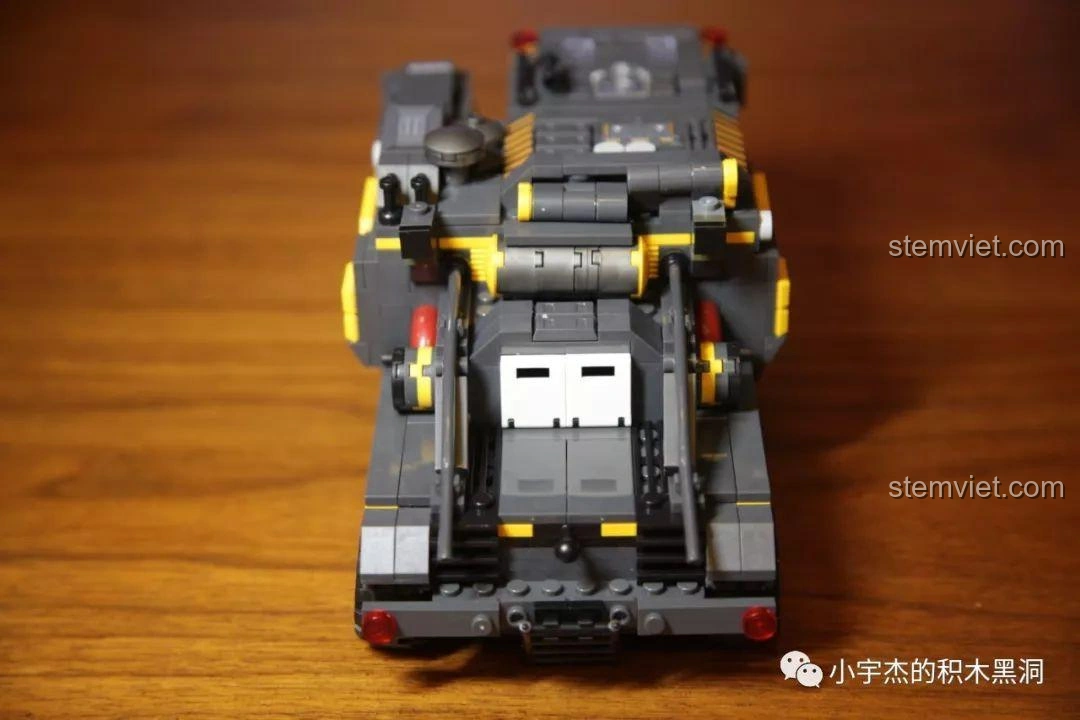 Cận cảnh nóc cabin xe tải CN373 đã tháo rời từ bộ Sembo Block 107008.