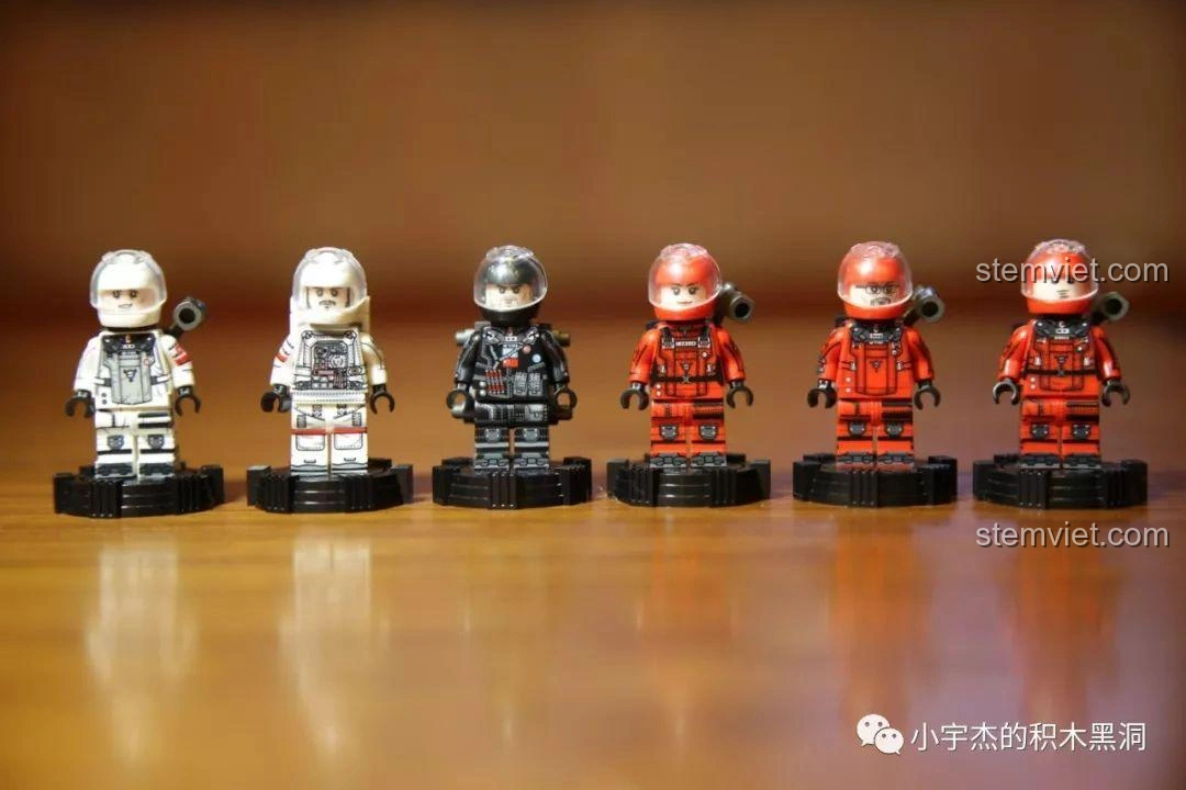 Toàn bộ 6 minifigures từ bộ Sembo Block 107008 Xe Tải Vận Chuyển CN373 Phim Lưu Lạc Địa Cầu.