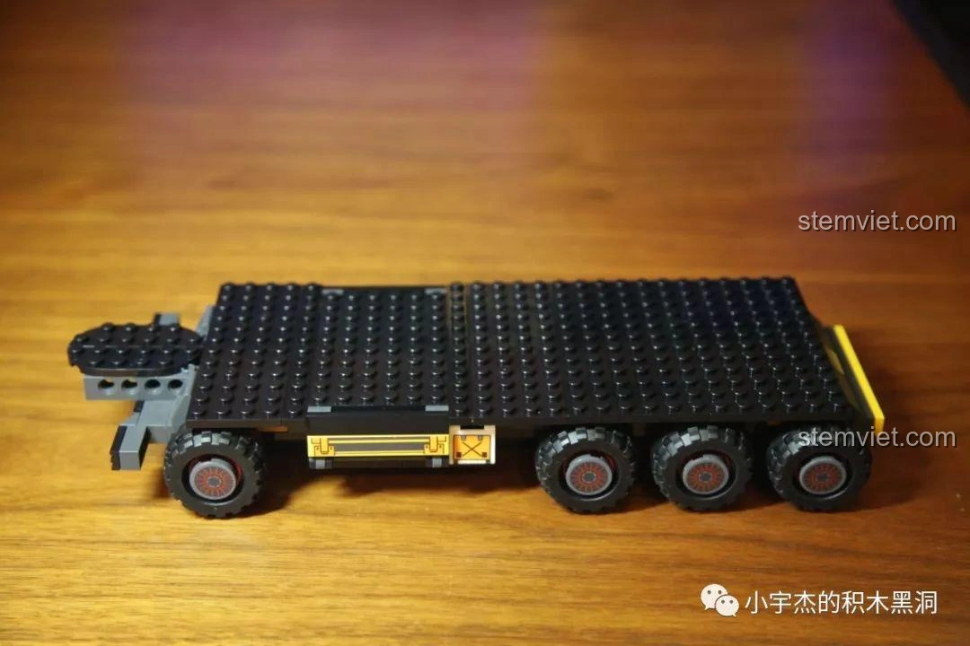 Thùng xe tải CN373 nhìn từ trên xuống, đã hoàn thiện phần khung từ bộ Sembo Block 107008.