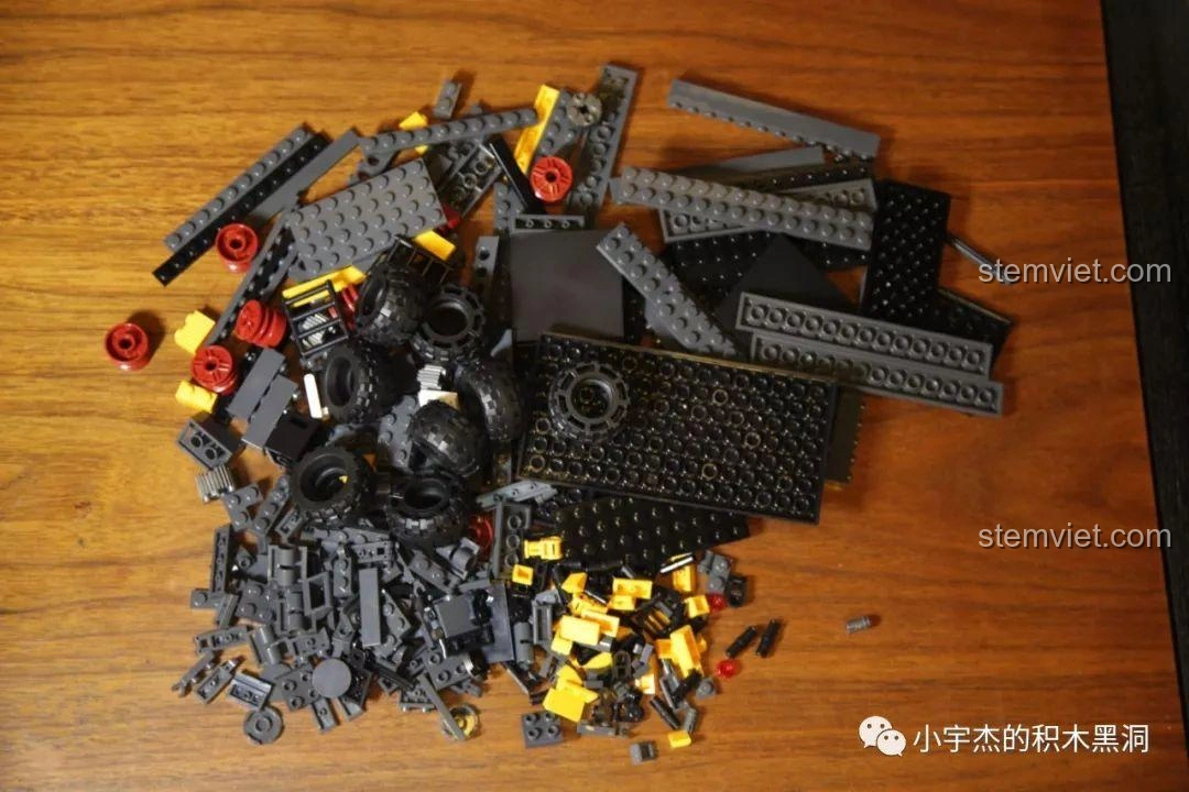 Các túi linh kiện được đánh số 4 cho bước lắp ráp cuối cùng của bộ Sembo Block 107008 Xe Tải Vận Chuyển CN373.