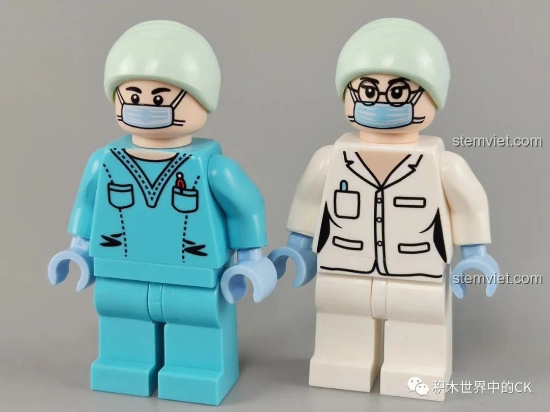 Minifigures bác sĩ/y tá của SEMBO Block 601100 đeo khẩu trang, thể hiện sự an toàn.
