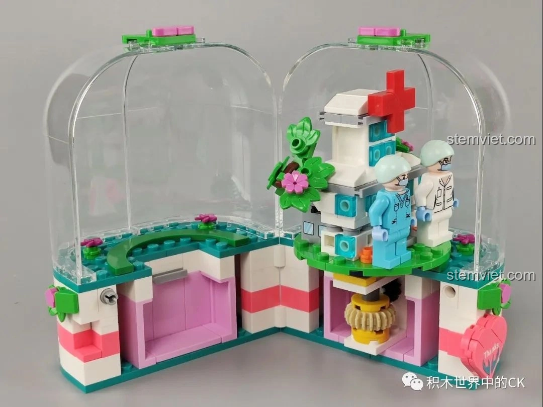 Mô hình SEMBO Block 601100 mở ra, lộ cơ chế xoay và chi tiết bên trong.