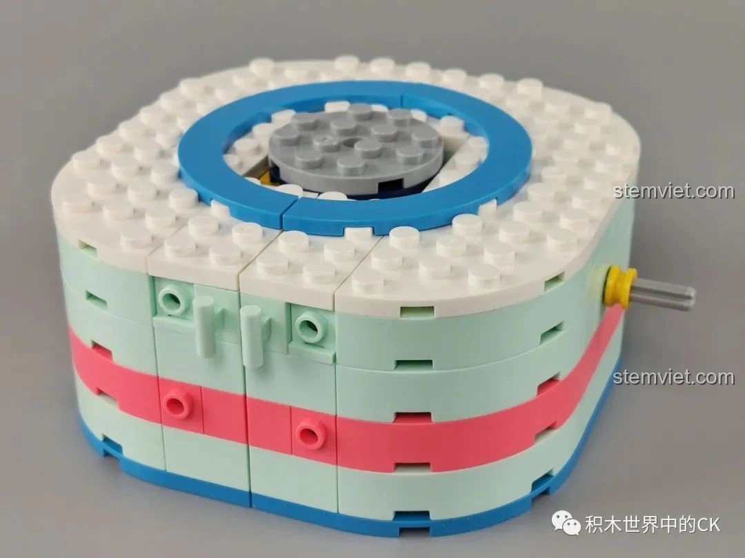 Phần đế xoay của mô hình đồ chơi lắp ráp SEMBO Block 601133 Hộp Xoay Phát Sáng Tình Yêu.