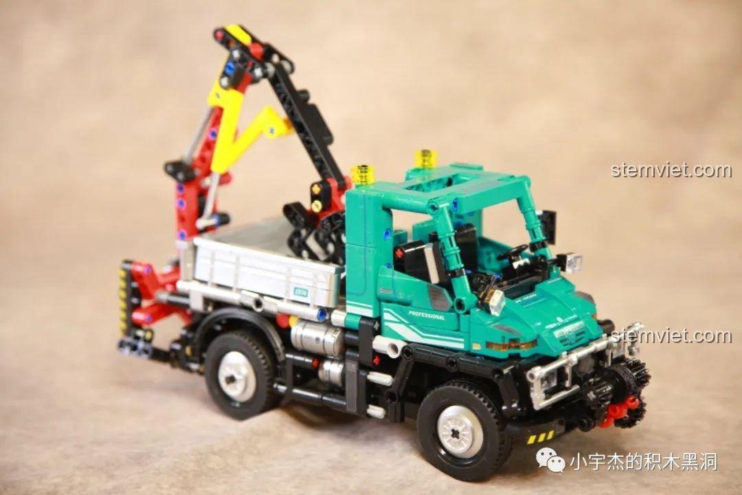 Thùng xe lật nghiêng của bộ lắp ghép Xe tải công trình Unimog U400 SEMBO Block 720900, tăng cường trải nghiệm chơi cho bé trai