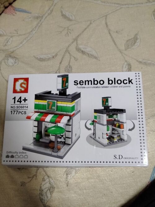 Hộp sản phẩm bộ lắp ghép Sembo SD6014 Cửa hàng tiện lợi Holiday Street cho thanh niên 14 tuổi.