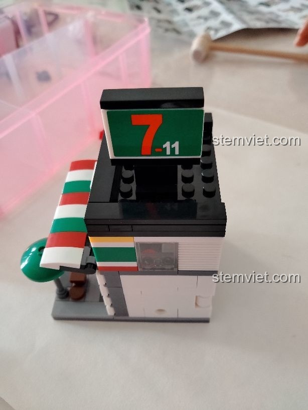 Mô hình Tiệm tạp hóa mini Sembo SD6014 nhìn từ bên trái.