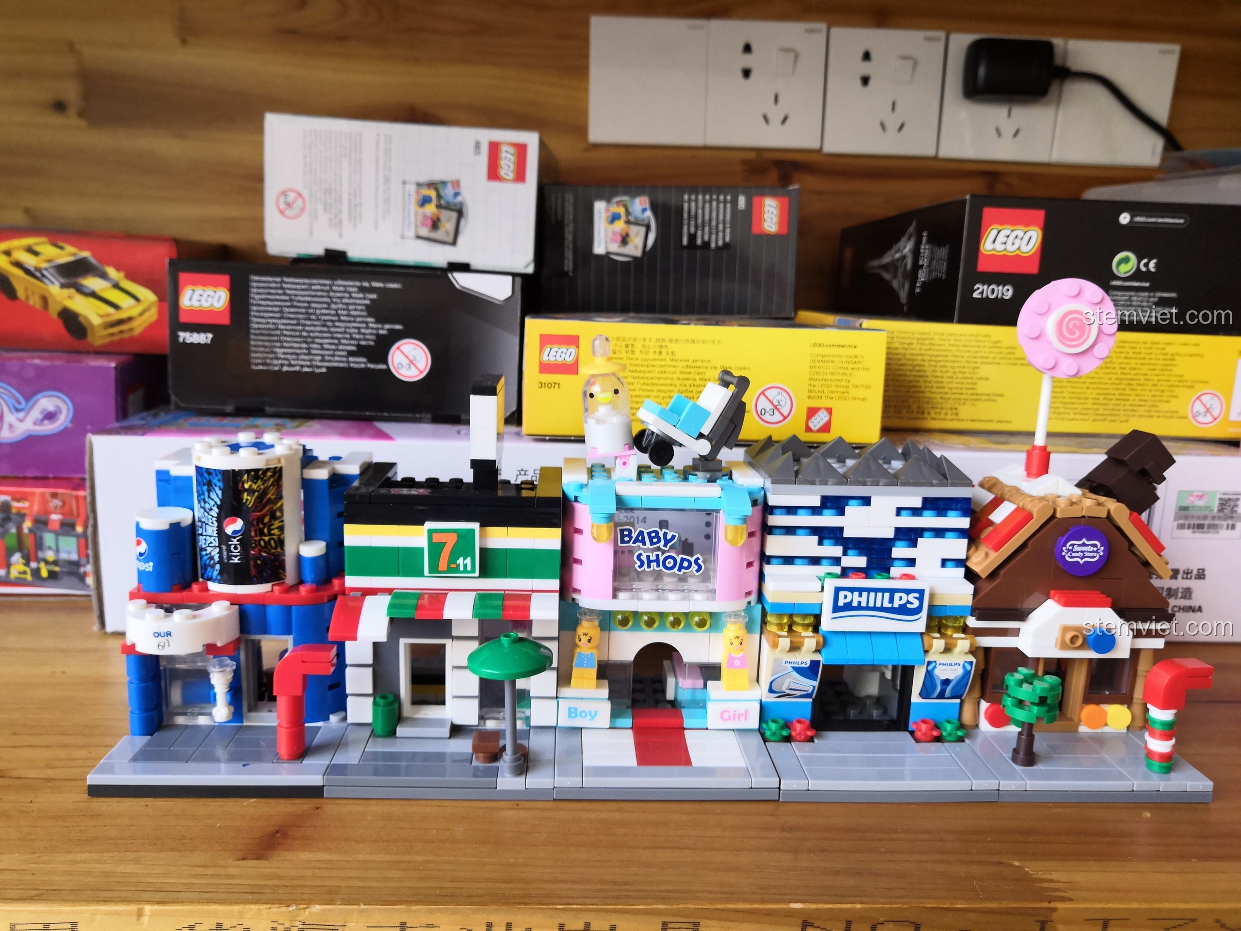 Bộ sưu tập khu phố mini Sembo với mô hình Tiệm Kẹo Ngọt SD6022.