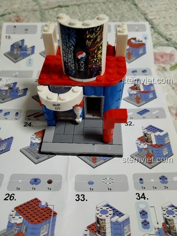 Lắp ráp mô hình Cửa hàng giải khát mini Sembo với các chi tiết trang trí độc đáo.
