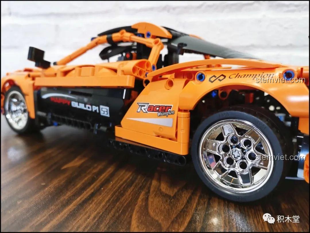 Servo của mô hình Happy Build YC-QC004 McLaren P1 hoạt động ổn định, đảm bảo bánh xe luôn thẳng hàng khi điều khiển.