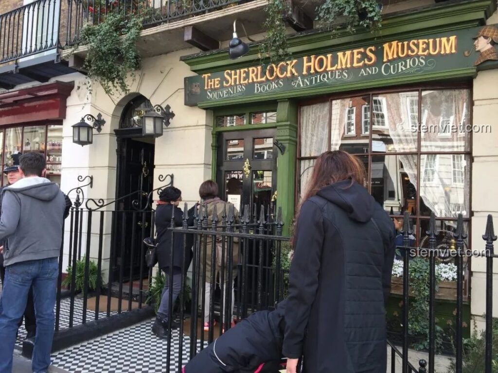 Mặt tiền Bảo tàng Sherlock Holmes, London, nơi tái hiện ngôi nhà của thám tử huyền thoại.