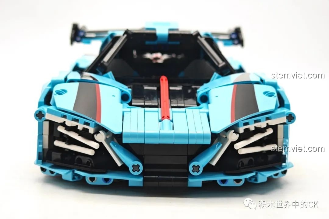 Cận cảnh phần đầu xe của mô hình JIESTAR 58108 Hồng Kỳ S9, với lưới tản nhiệt và cụm đèn pha chi tiết.