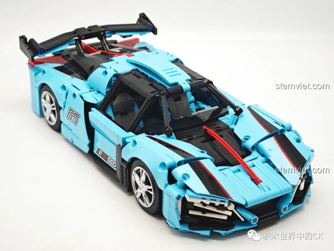 Mô hình JIESTAR 58108 Hồng Kỳ S9 nhìn từ góc 3/4 phía trước, thể hiện vẻ mạnh mẽ và thể thao của siêu xe.