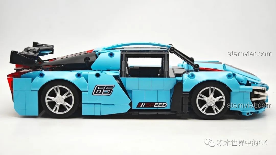 Mô hình JIESTAR 58108 Hồng Kỳ S9 nhìn ngang thân xe, cho thấy tỉ lệ chuẩn 1:14 và các chi tiết bên hông xe.