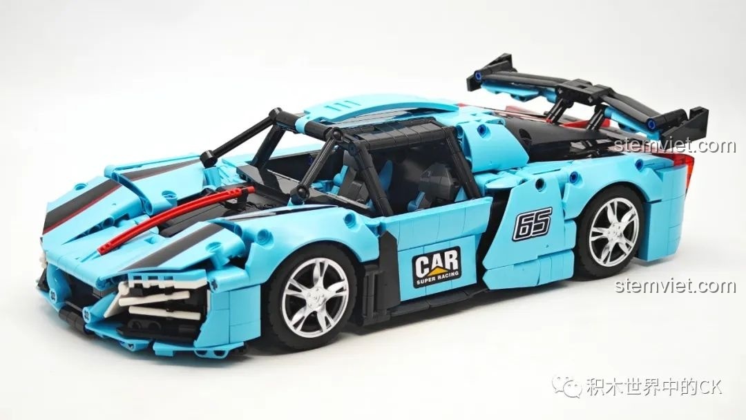 Mô hình JIESTAR 58108 Hồng Kỳ S9 hoàn chỉnh nhìn từ góc nghiêng, nổi bật với màu xanh ngọc và các đường sọc thể thao.
