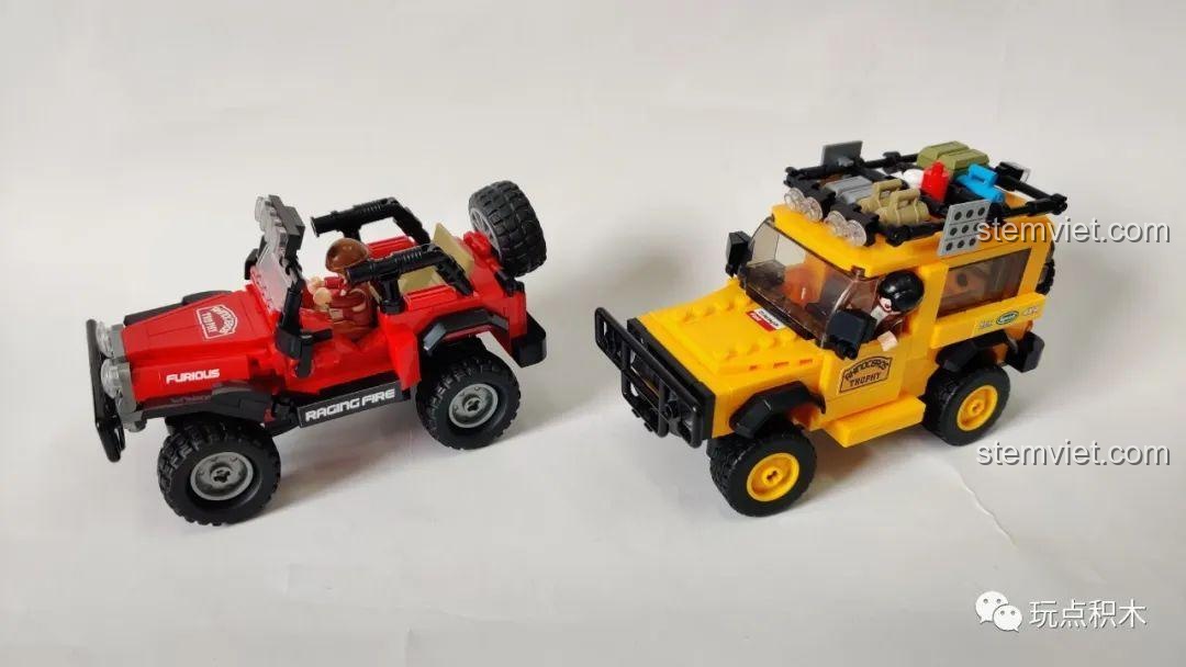 Cảnh mô hình Jeep Off-road Sluban M38-B0816 va chạm với một chiếc Jeep khác, tạo ra kịch bản chơi thú vị và kích thích sự sáng tạo của bé trai 6 tuổi.
